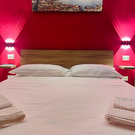 Domus Pisanelli Hotel เนเปิลส์ ภายนอก รูปภาพ