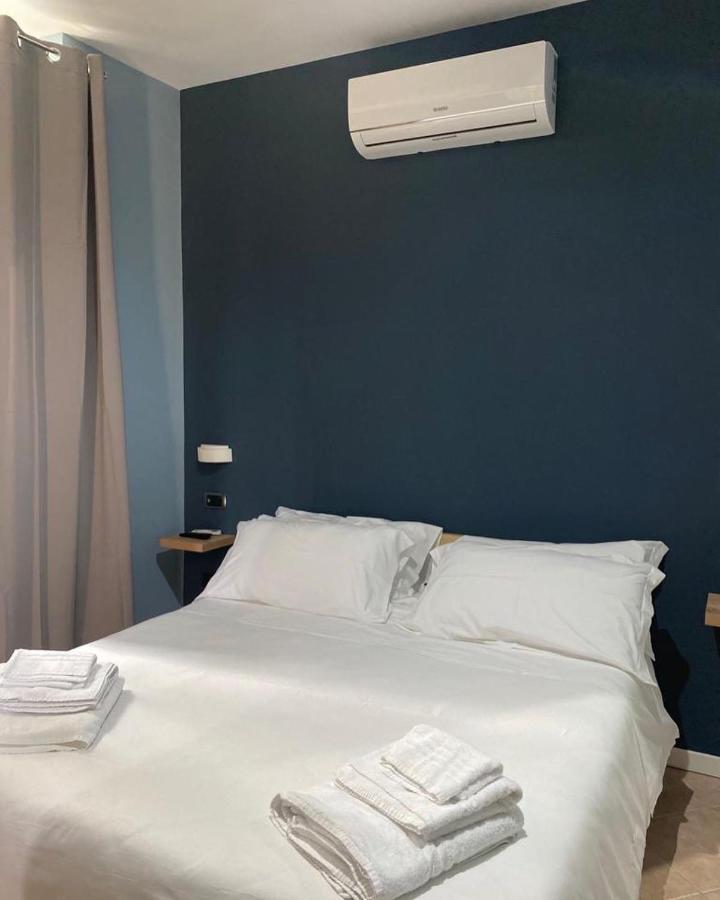 Domus Pisanelli Hotel เนเปิลส์ ภายนอก รูปภาพ