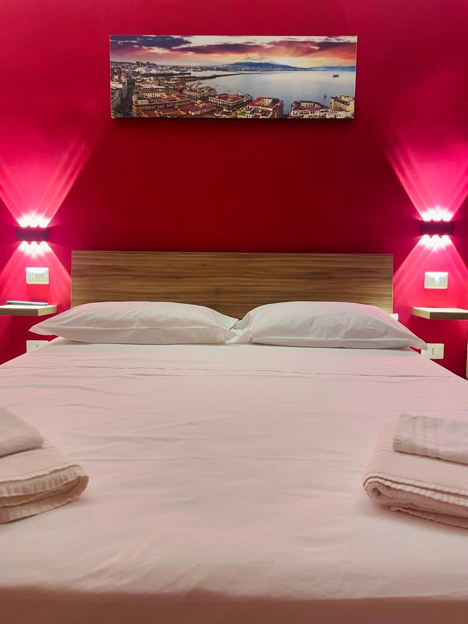 Domus Pisanelli Hotel เนเปิลส์ ภายนอก รูปภาพ