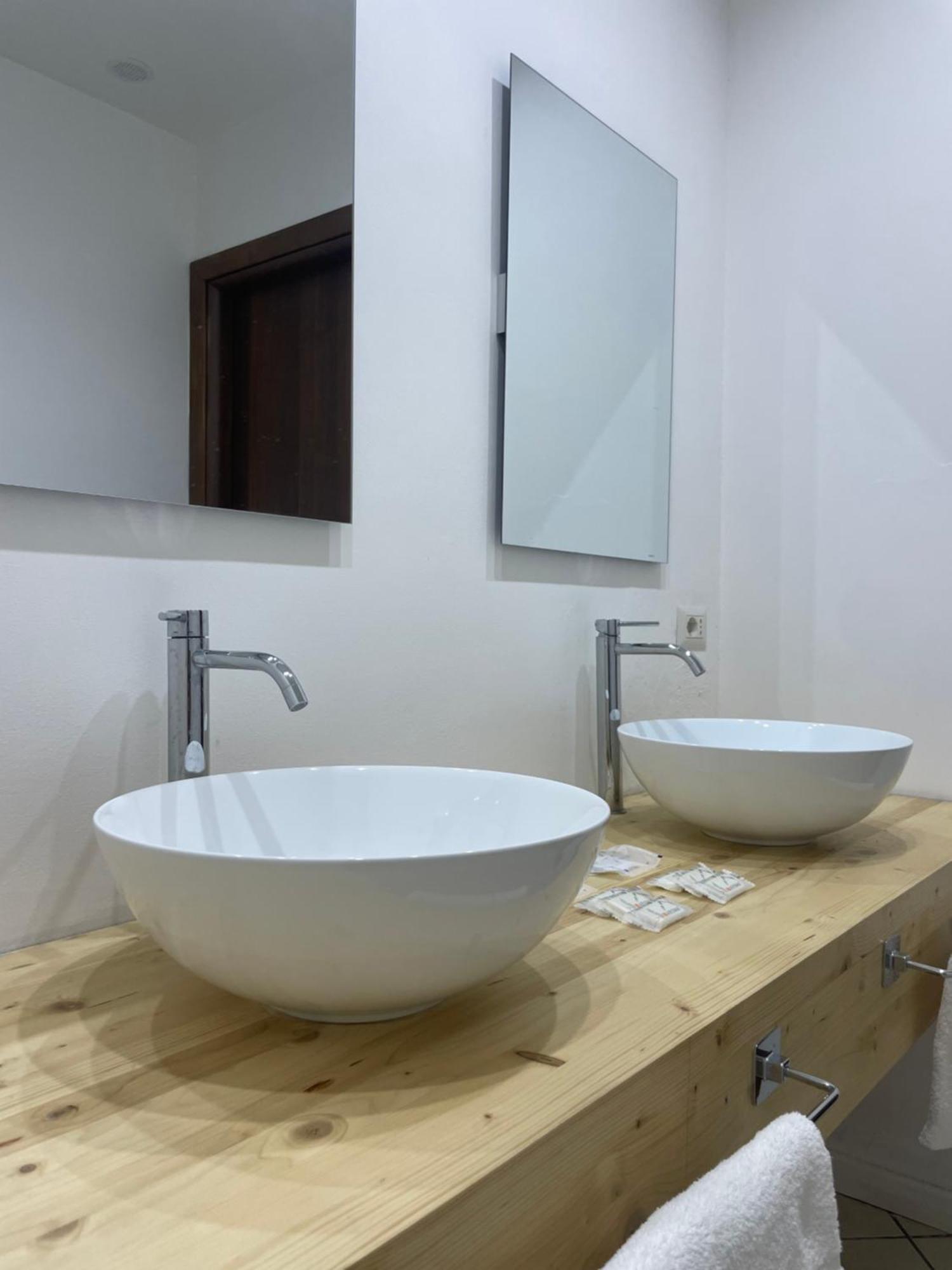 Domus Pisanelli Hotel เนเปิลส์ ภายนอก รูปภาพ