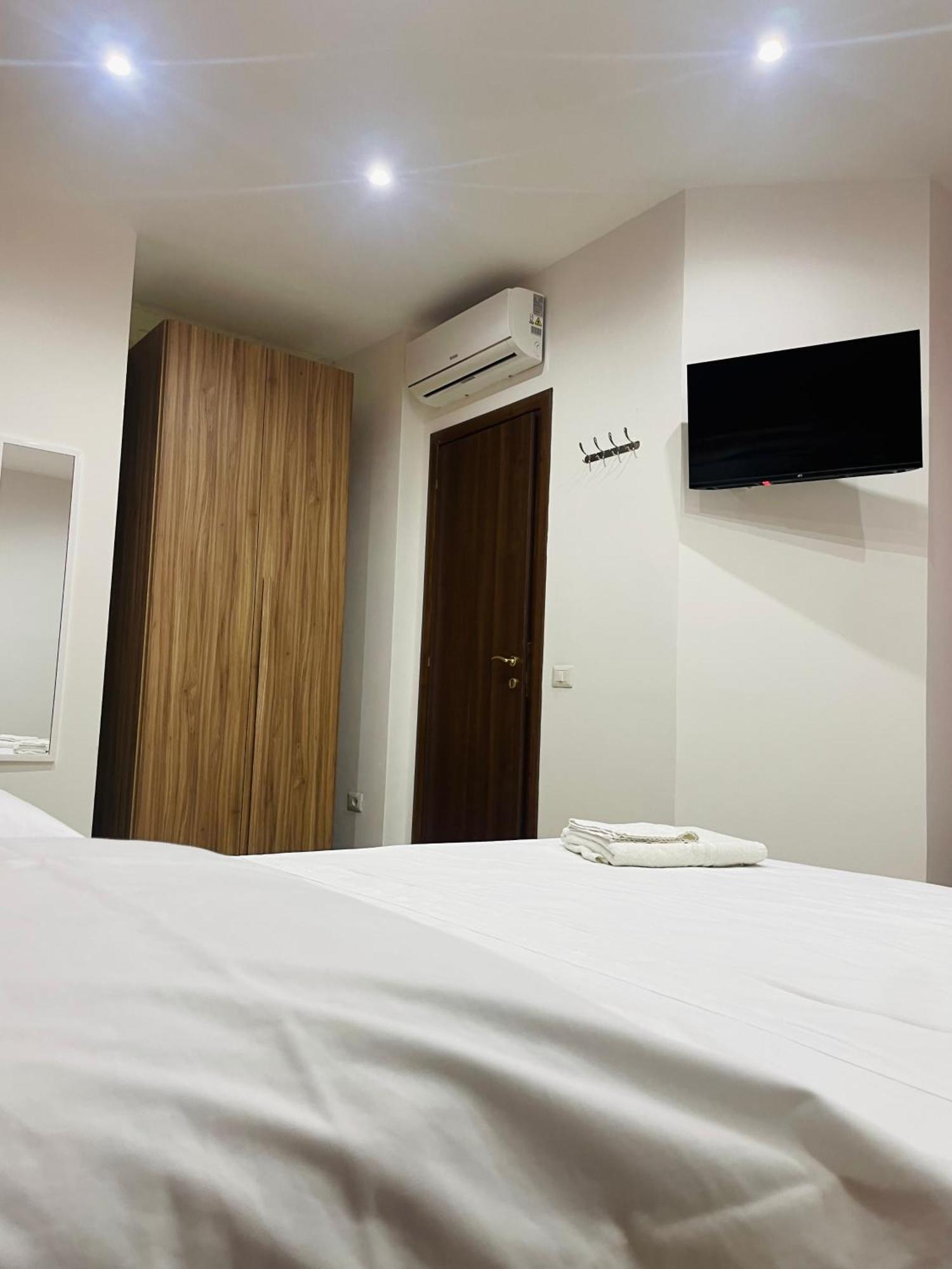 Domus Pisanelli Hotel เนเปิลส์ ภายนอก รูปภาพ
